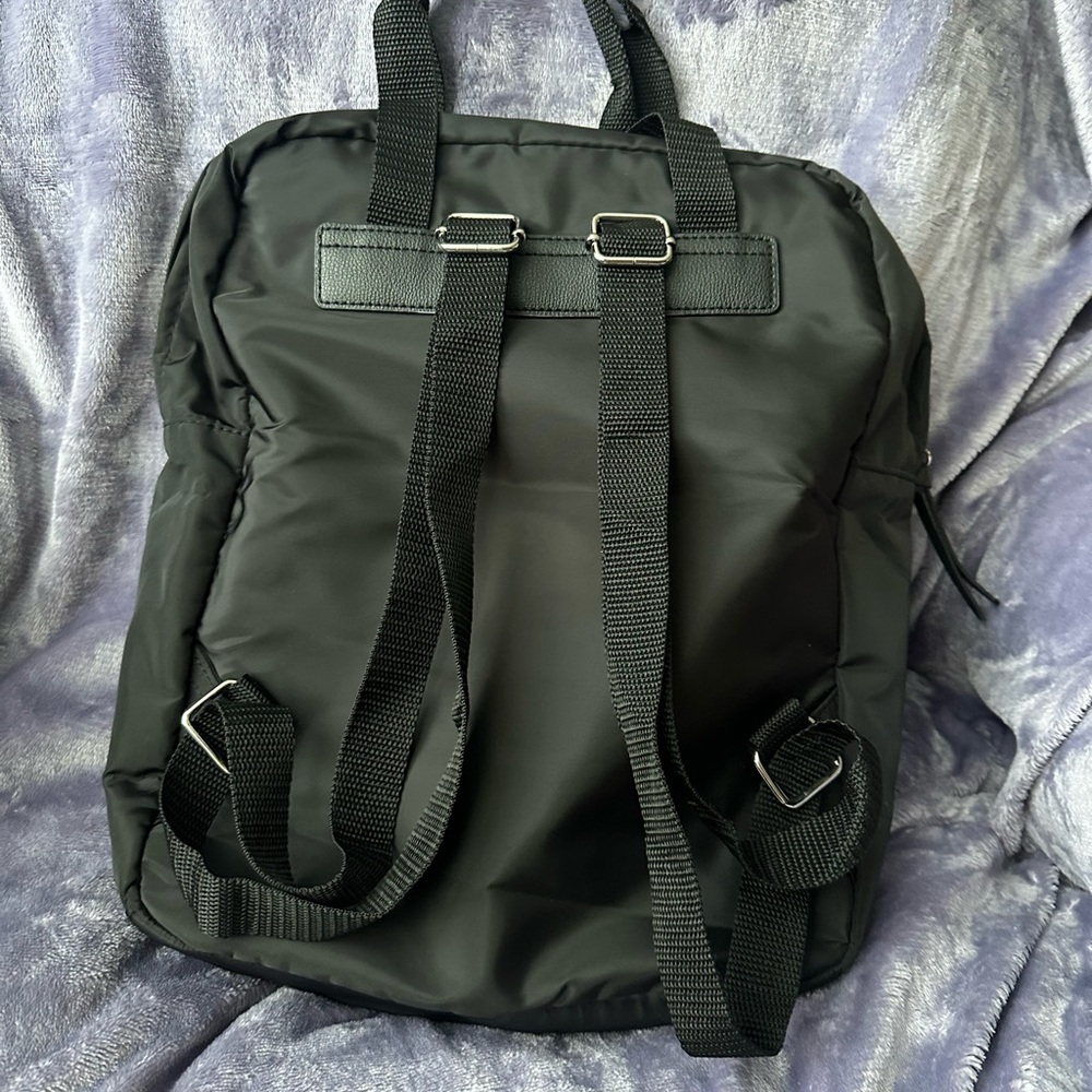 Slim Backpack - Picture 3 of 7